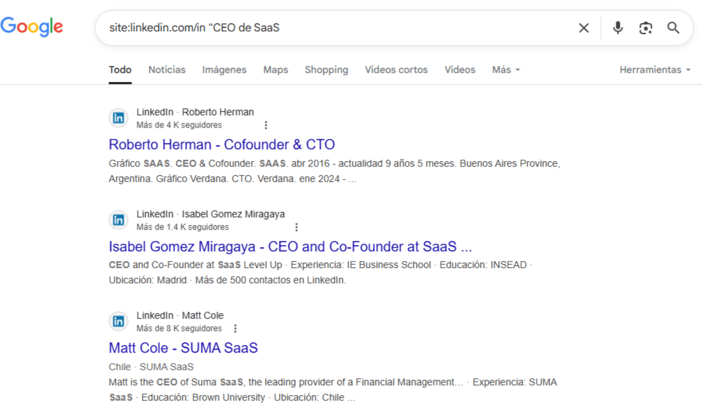 Captura de búsqueda avanzada en Google utilizando el comando site:linkedin.com/in para encontrar perfiles públicos de CEOs de empresas SaaS, como parte de una estrategia de prospección B2B.