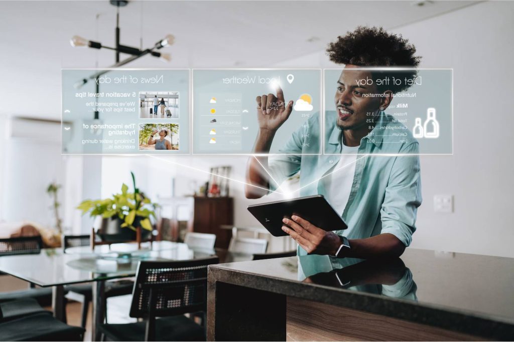 Profesional utilizando inteligencia artificial para analizar datos y optimizar la experiencia del cliente en tiempo real.